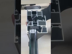 ห้องพักแสงแดดที่แข็งแกร่งและเบา มีพื้นปูนตามต้องการ ห้องพักแสงแดดที่มีประตูเลื่อน