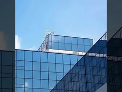 กําแพงม่านหน้าร้านครึ่งซ่อน